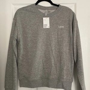 H&M Women’s Sweatshirt 🌪